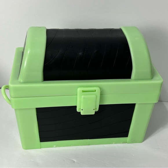 Ryans World Glow In The Dark Treasure Chest - Picture 1 of 10